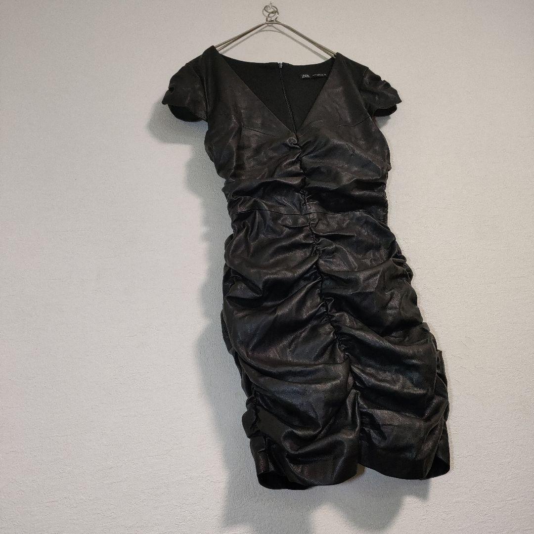 美品】ZARA ザラ ワンピース レザー ミニ丈 ギャザー ドレス 黒 美品】ZARA ザラ ワンピース レザー ミニ丈 ギャザー ドレス 黒