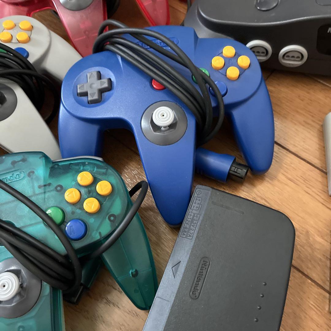 Nintendo64 本体+コントローラー4つ+カセット6本 NINTENDO64 本体とコントローラー4つ、ゲーム6本 - メルカリ