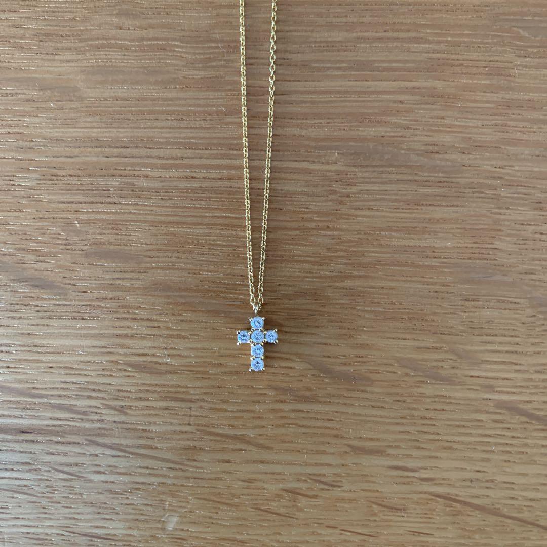 メルカリ ヴァンドームアオヤマ 18k ダイヤクロスネックレス ヴァンドームアオヤマ 25 000 中古や未使用のフリマ
