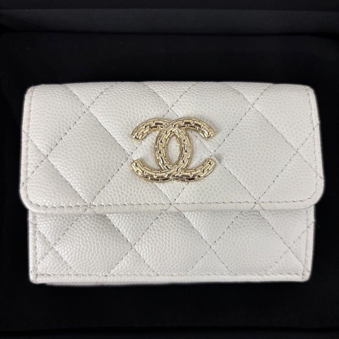 ▪️CHANELシャネル マトラッセ スモールフラップウォレット 三つ折り財布 白