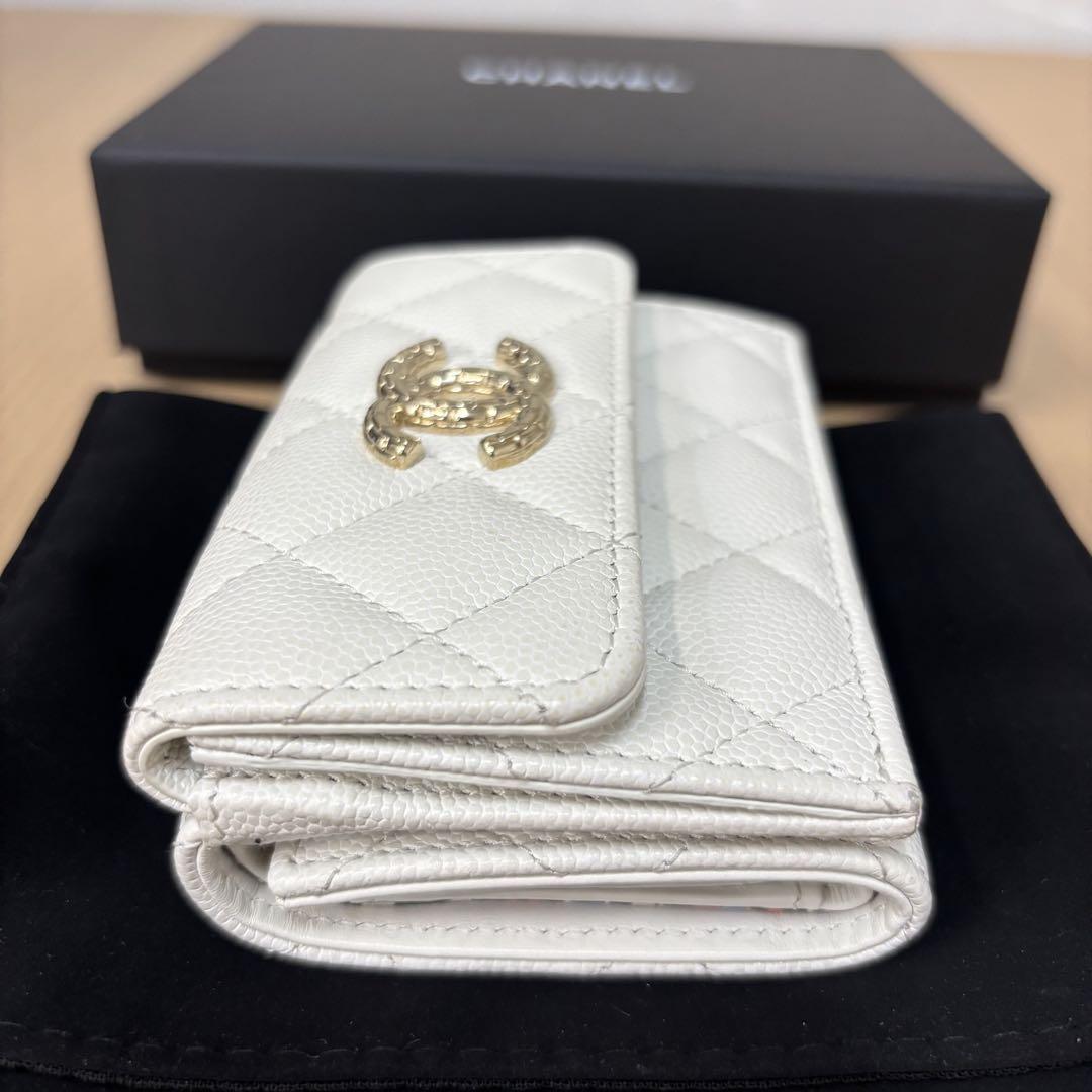 ▪️CHANELシャネル マトラッセ スモールフラップウォレット 三つ折り財布 白
