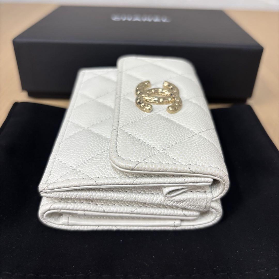 ▪️CHANELシャネル マトラッセ スモールフラップウォレット 三つ折り財布 白