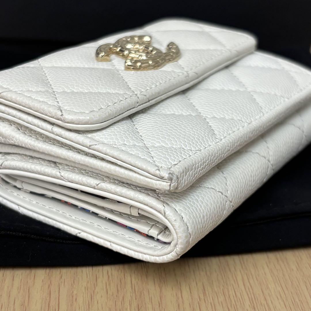 ▪️CHANELシャネル マトラッセ スモールフラップウォレット 三つ折り財布 白