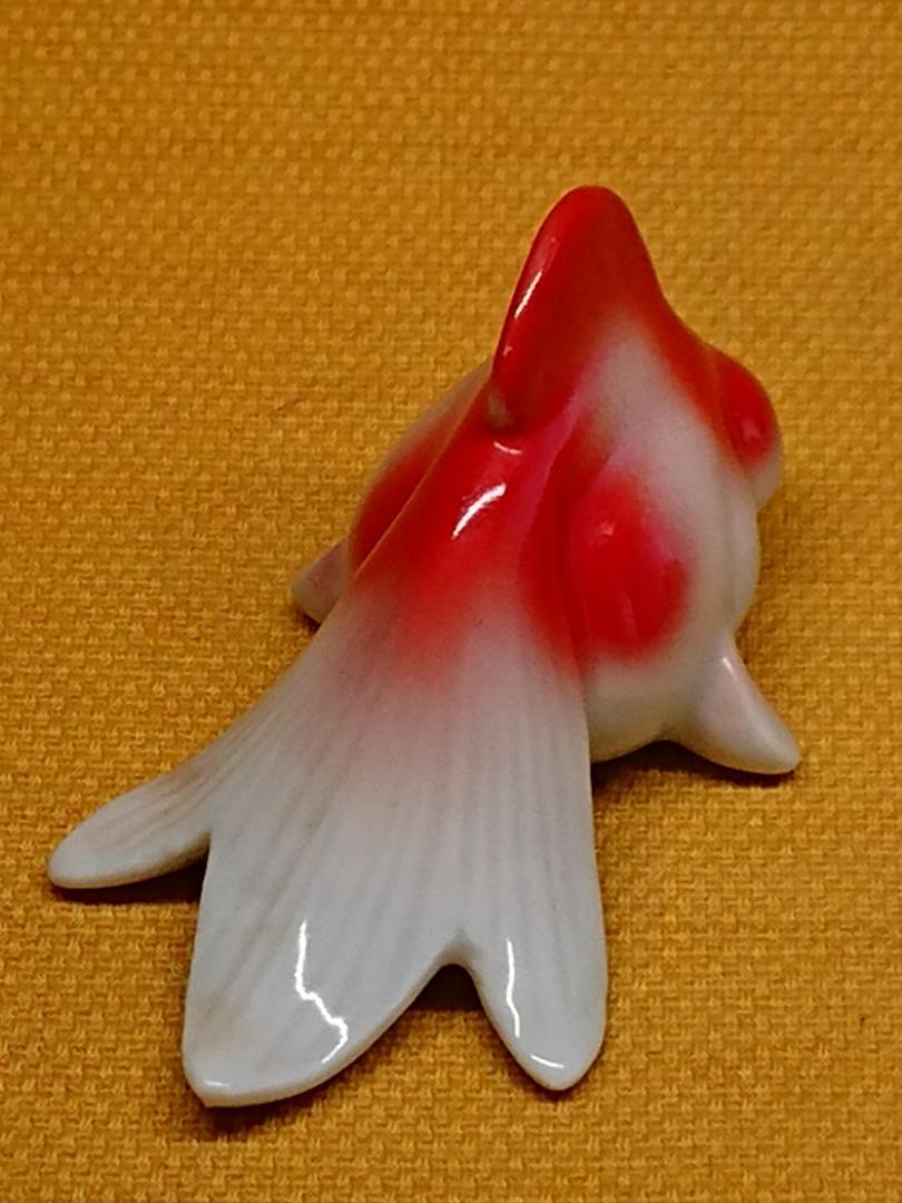 2025年新作アイテムが続々登場 美品】サカナ 金魚 陶器 レトロ 置物 インテリア 工芸品 美術品 置物