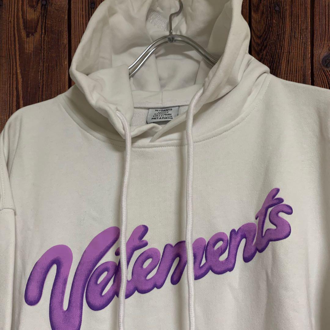 新品　未使用タグ付　VETEMENTS  パーカー