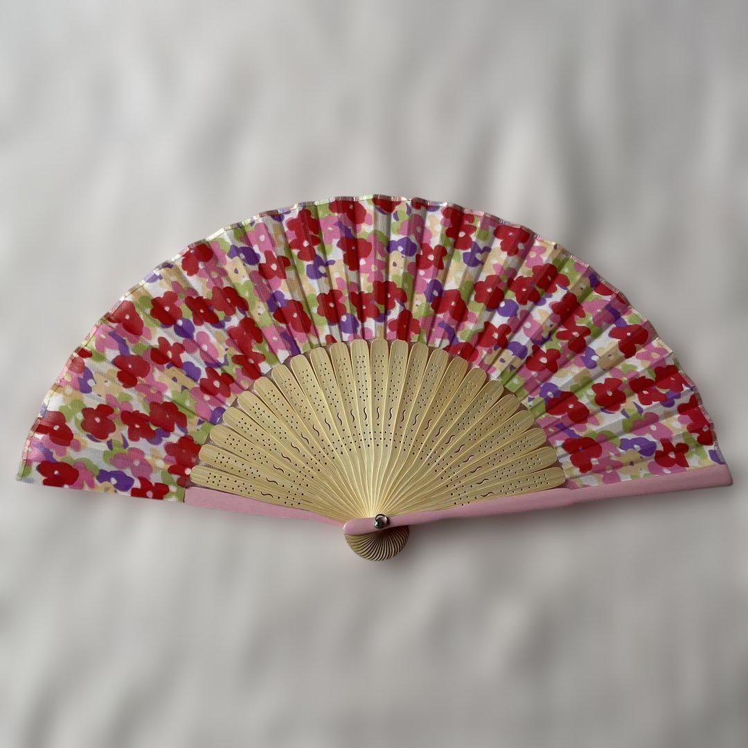 紫と白の花柄扇子 専用ケース付き中古美品✰ 花柄扇子 専用ケース付き - メルカリ