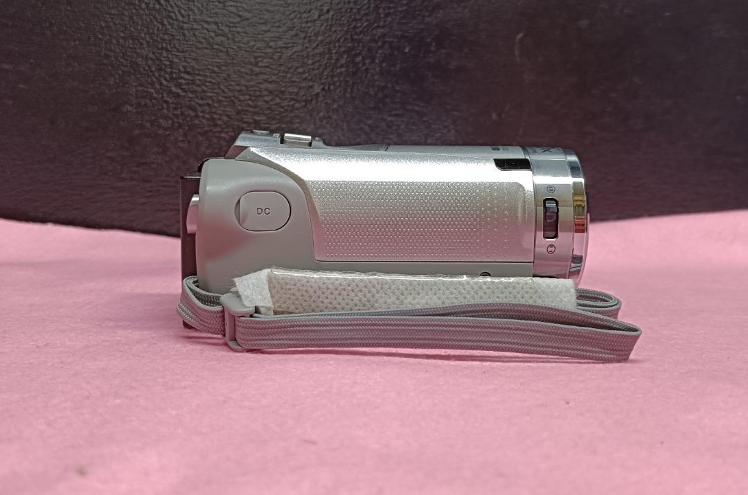 Y【中古品】JVCケンウッド ビデオカメラ Everio GZ-E780 銀色