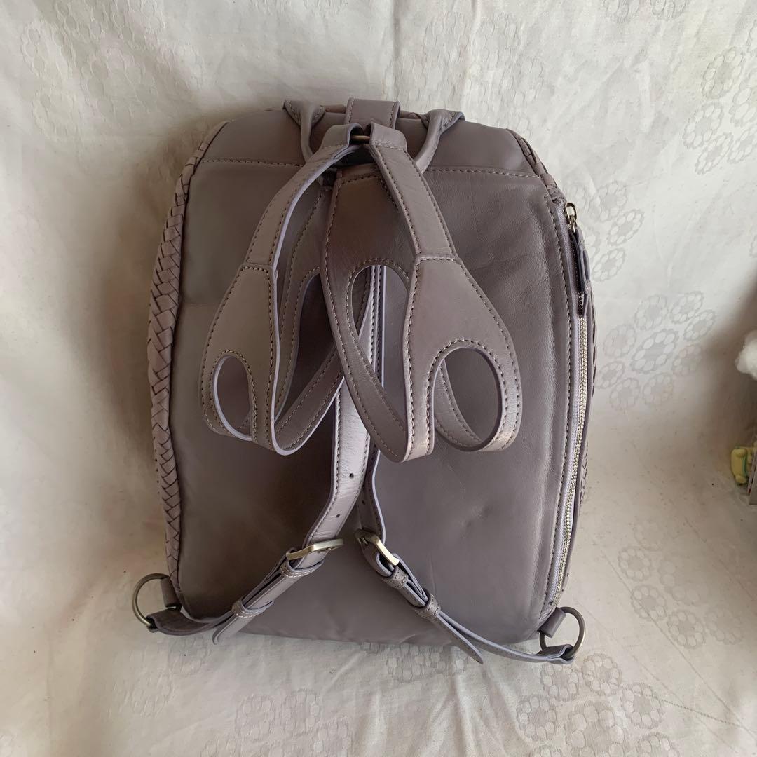 グレー 編み込みレザー バックパック