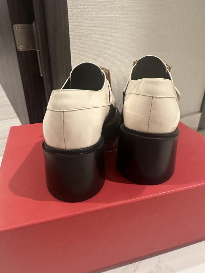 贈り物 Roger Vivier ロジェヴィヴィエ ホワイト ローファー 靴