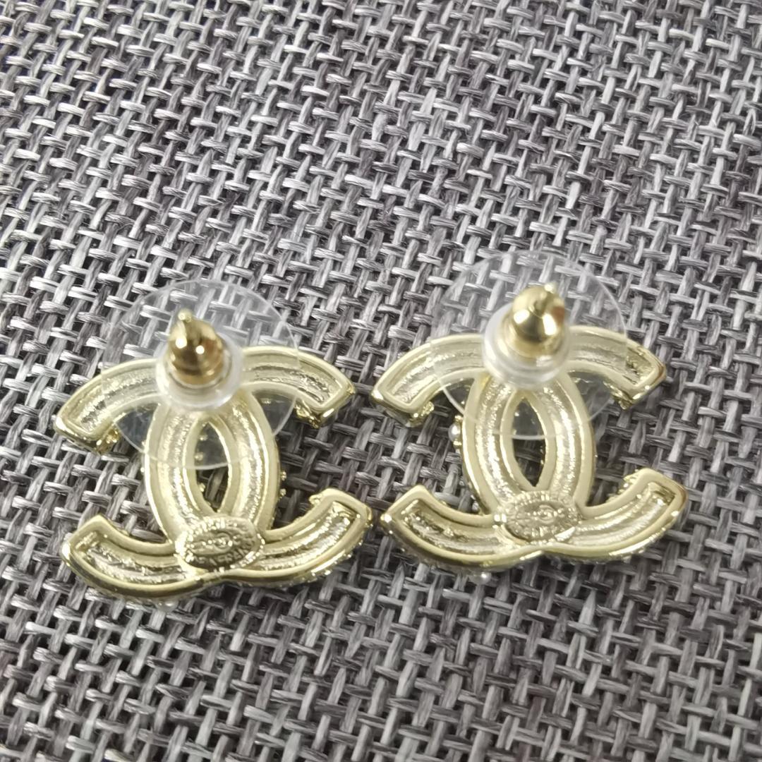CHANEL ゴールド ダブルCロゴ ピアス - メルカリ