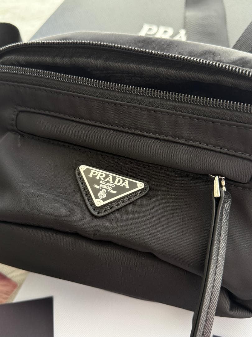 PRADA ブラック ボディバッグ*-* PRADA ブラック ボディバッグ*-*