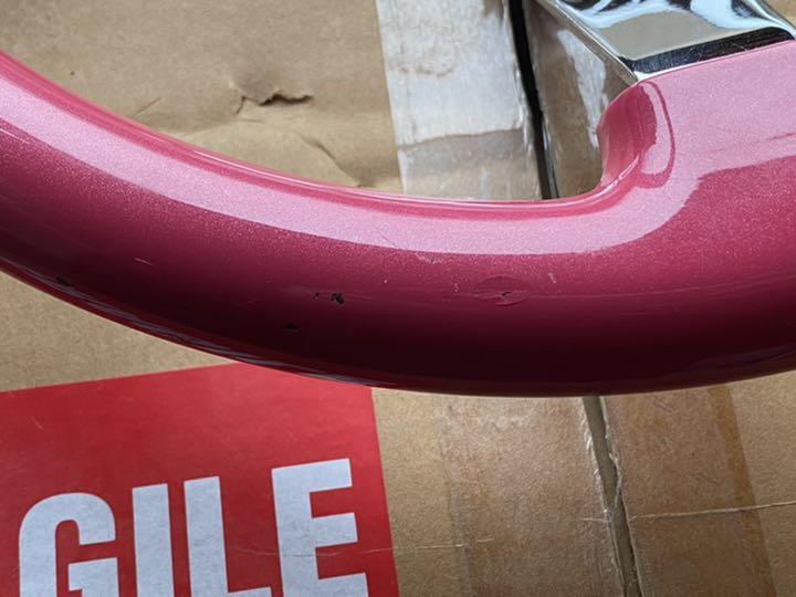ピンクと赤のステアリングホイール新古品です。8さん専用です。 ピンクと赤のステアリングホイール新古品です。8さん専用です