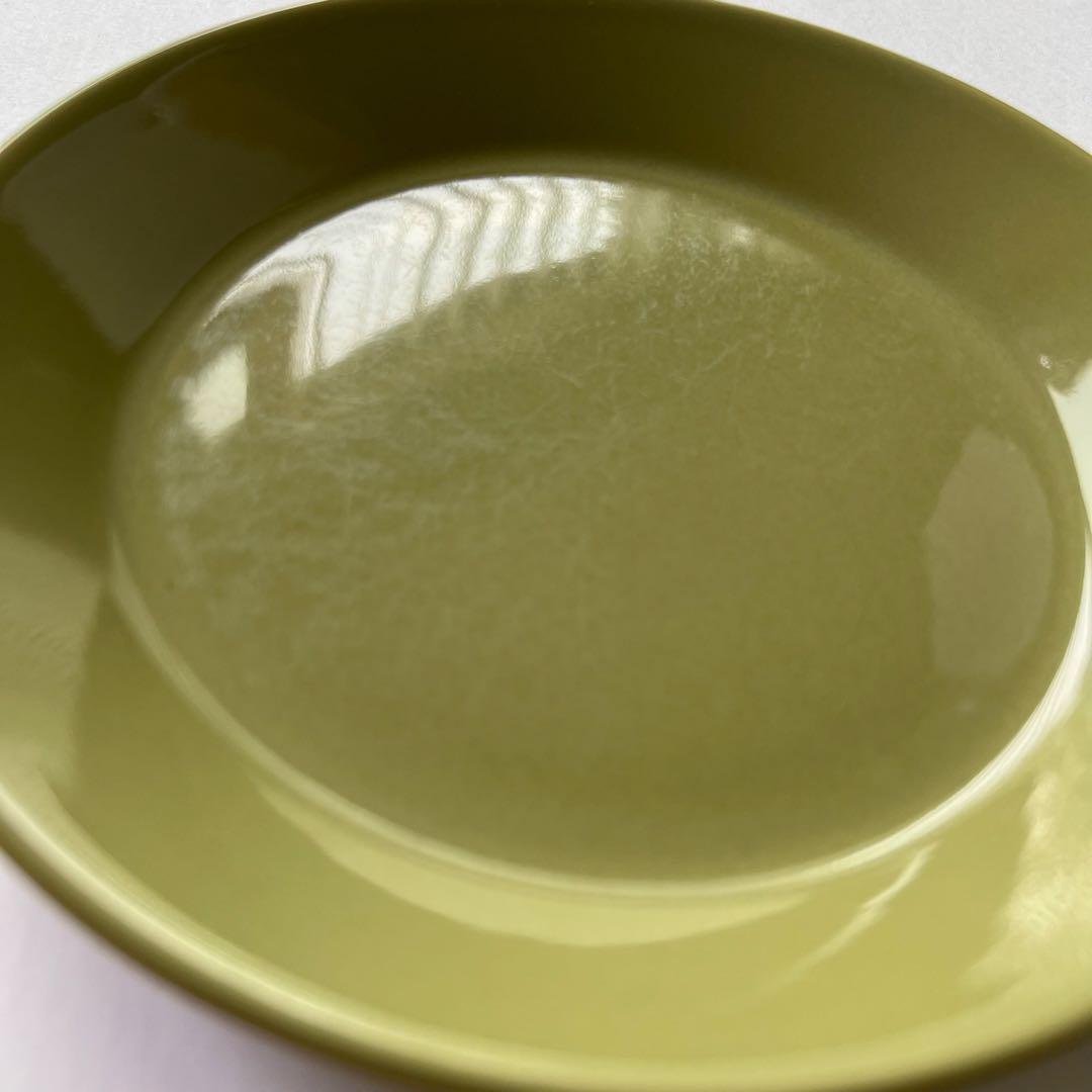 iittala teema オリーブグリーン マグカップとプレート2枚のセット iittala teema オリーブグリーン マグカップとプレート2枚のセット