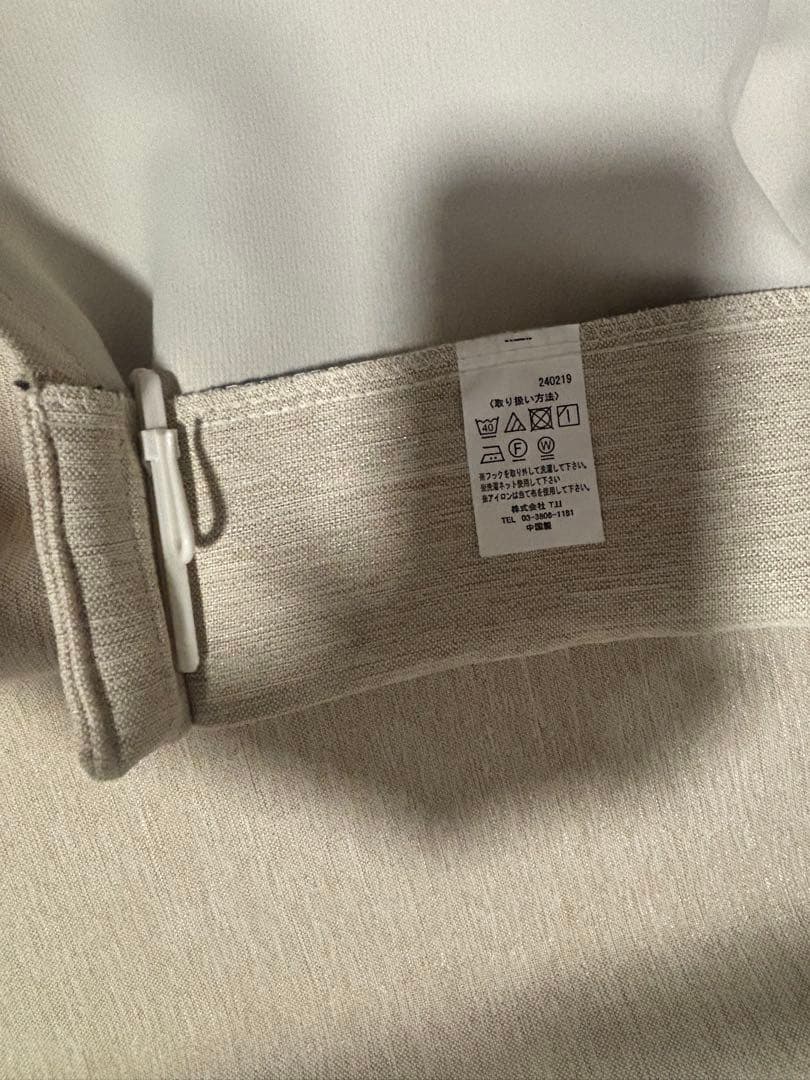 ベージュプリーツカーテン