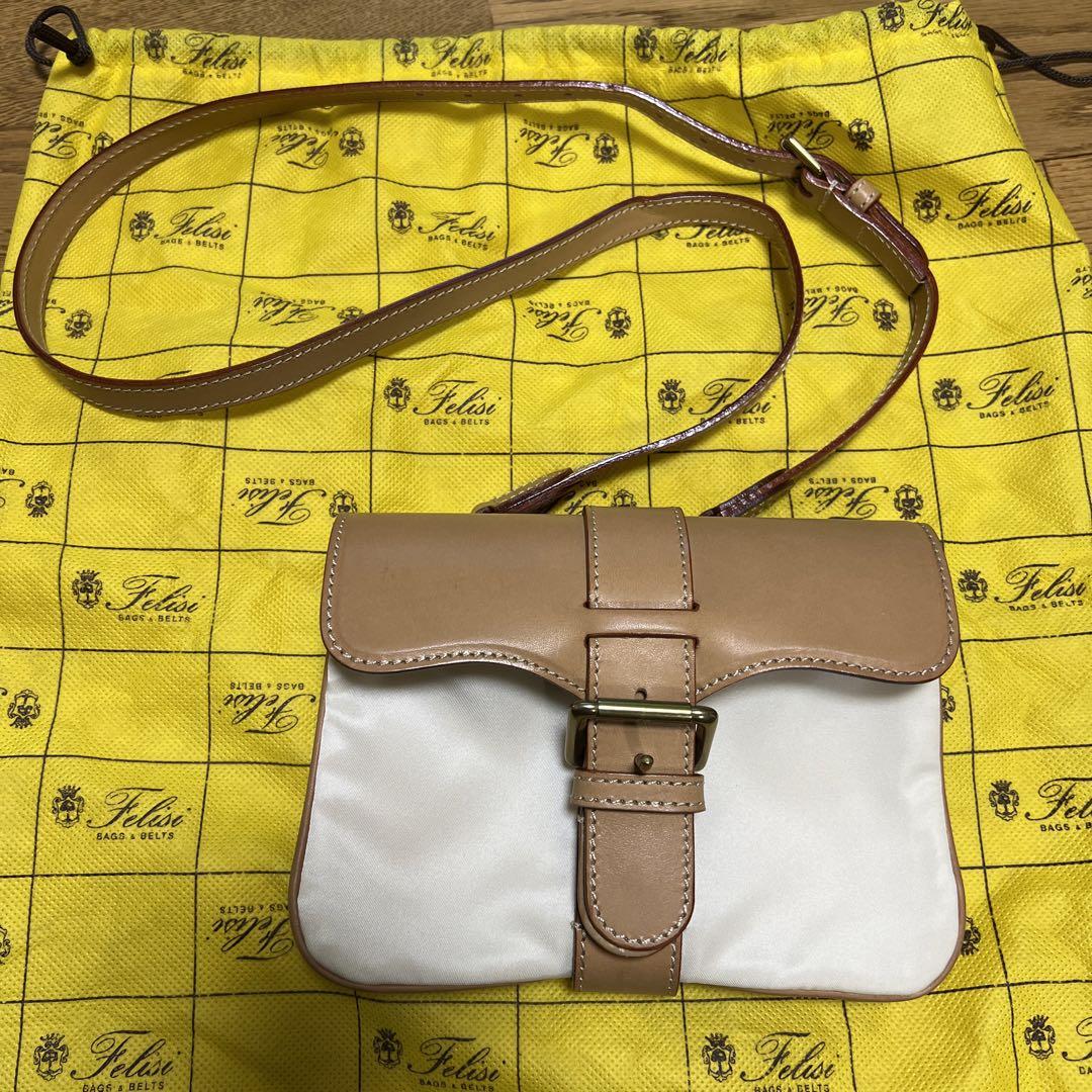 フェリージ　サコッシュ