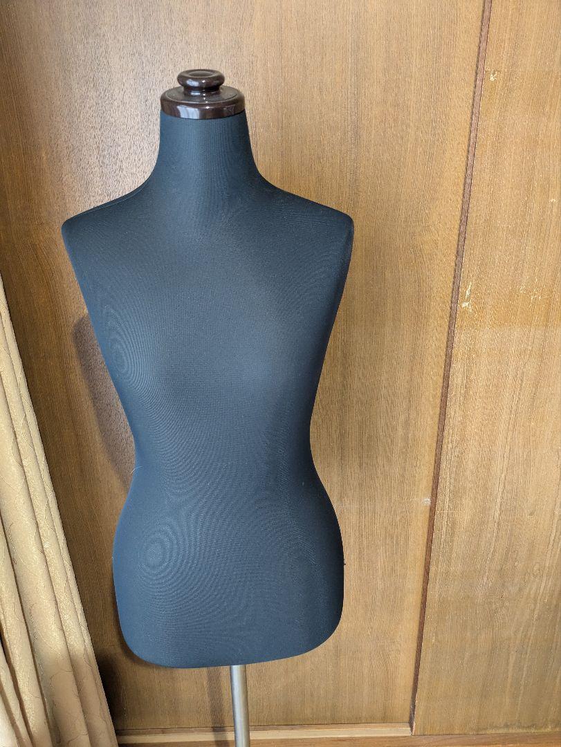 黒い女性用マネキントルソー