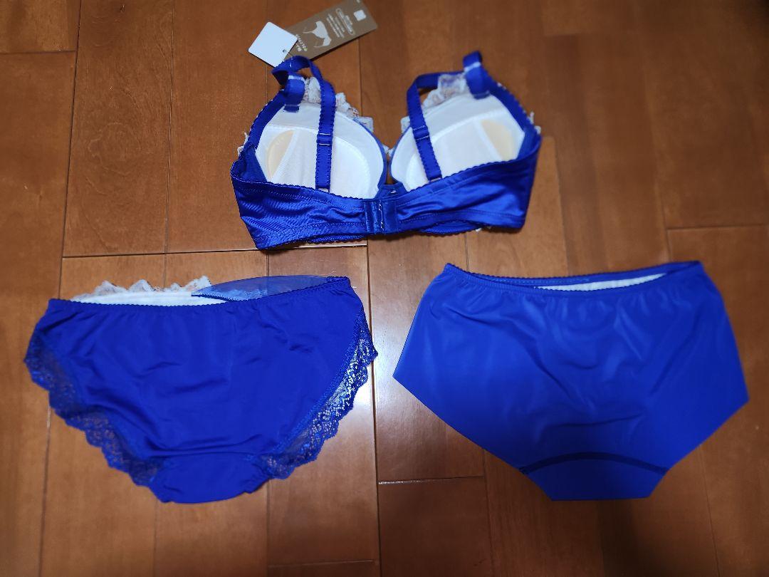 ワコール　Wing　レシアージュ　D70、Mセット。新品。