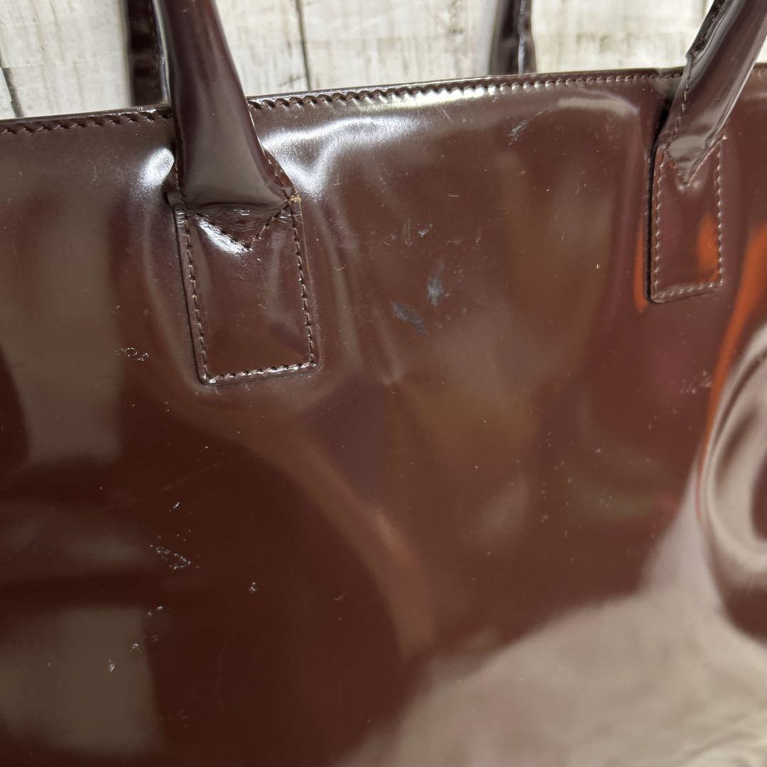 GUCCI トートバッグ　ロゴ型押し　ブラウン　大容量　エナメル　パテントレザー