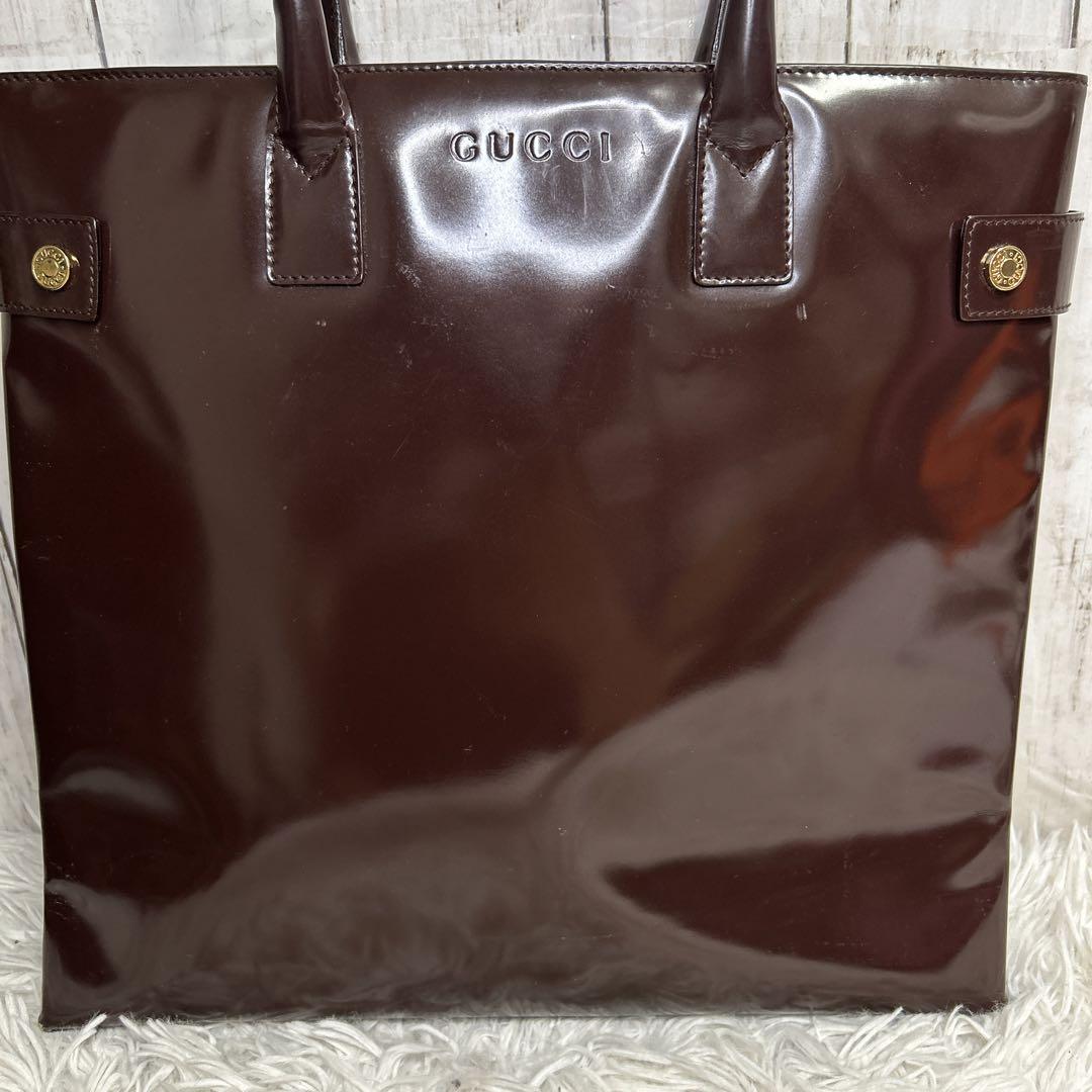 GUCCI トートバッグ　ロゴ型押し　ブラウン　大容量　エナメル　パテントレザー