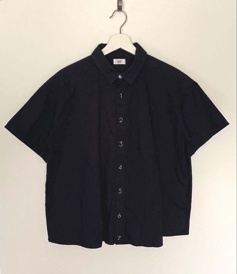 IAMI IN FACT... ネイビー 数字シャツ 刺繍 半袖 シャツ 紺