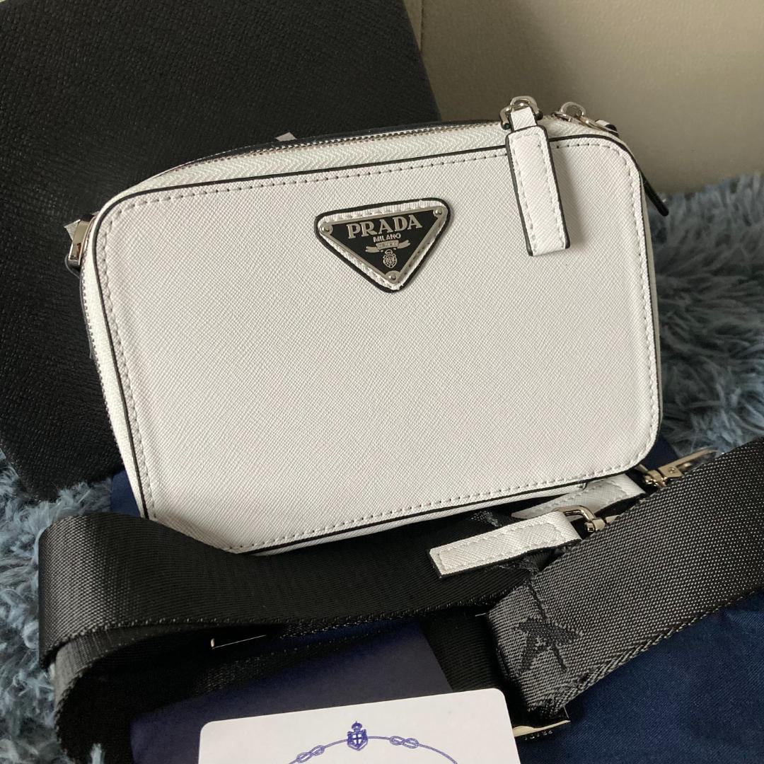 PRADA ホワイト ショルダーバッグ