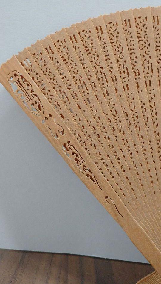 白檀扇 扇子 白檀扇子透かし彫り 未使用 桐箱付き