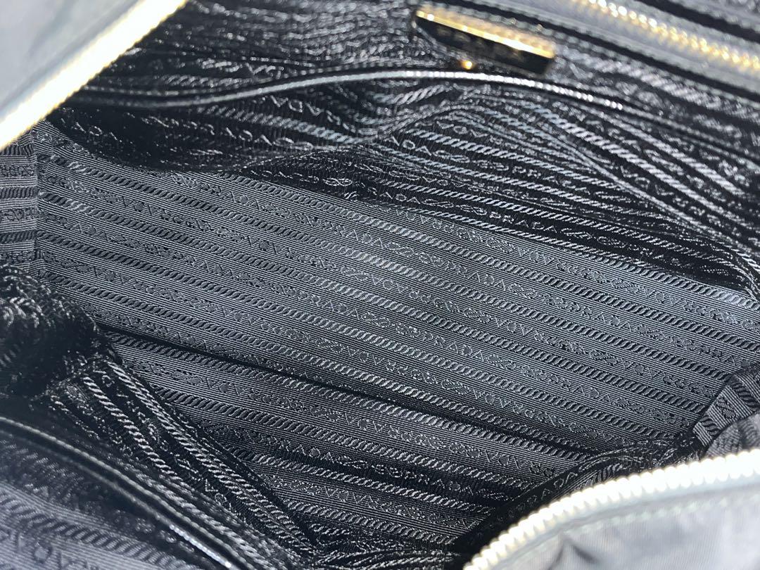 PRADA プラダ　ハンドバック