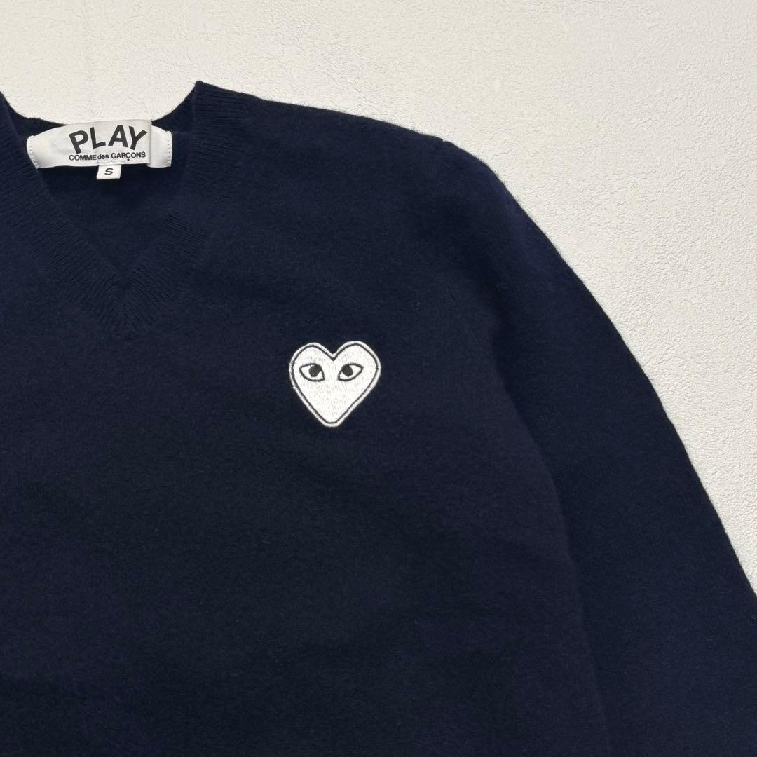 PLAY COMME des GARCONS Vネック ニット ハート 刺繍 PLAY COMME des GARCONS Vネック ニット ハート 刺繍