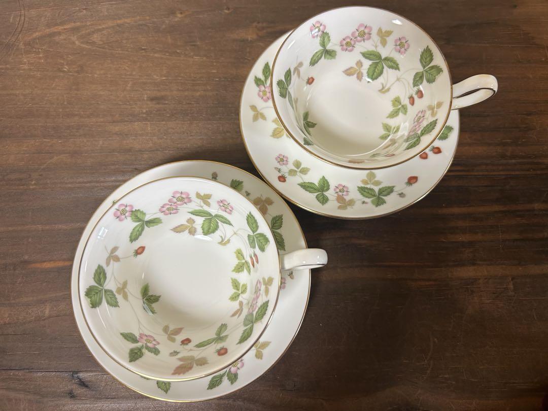 ウェッジウッド　ワイルドストロベリー　カップアンドソーサー　2客　中古品　匿名コーヒー・ティーカップ