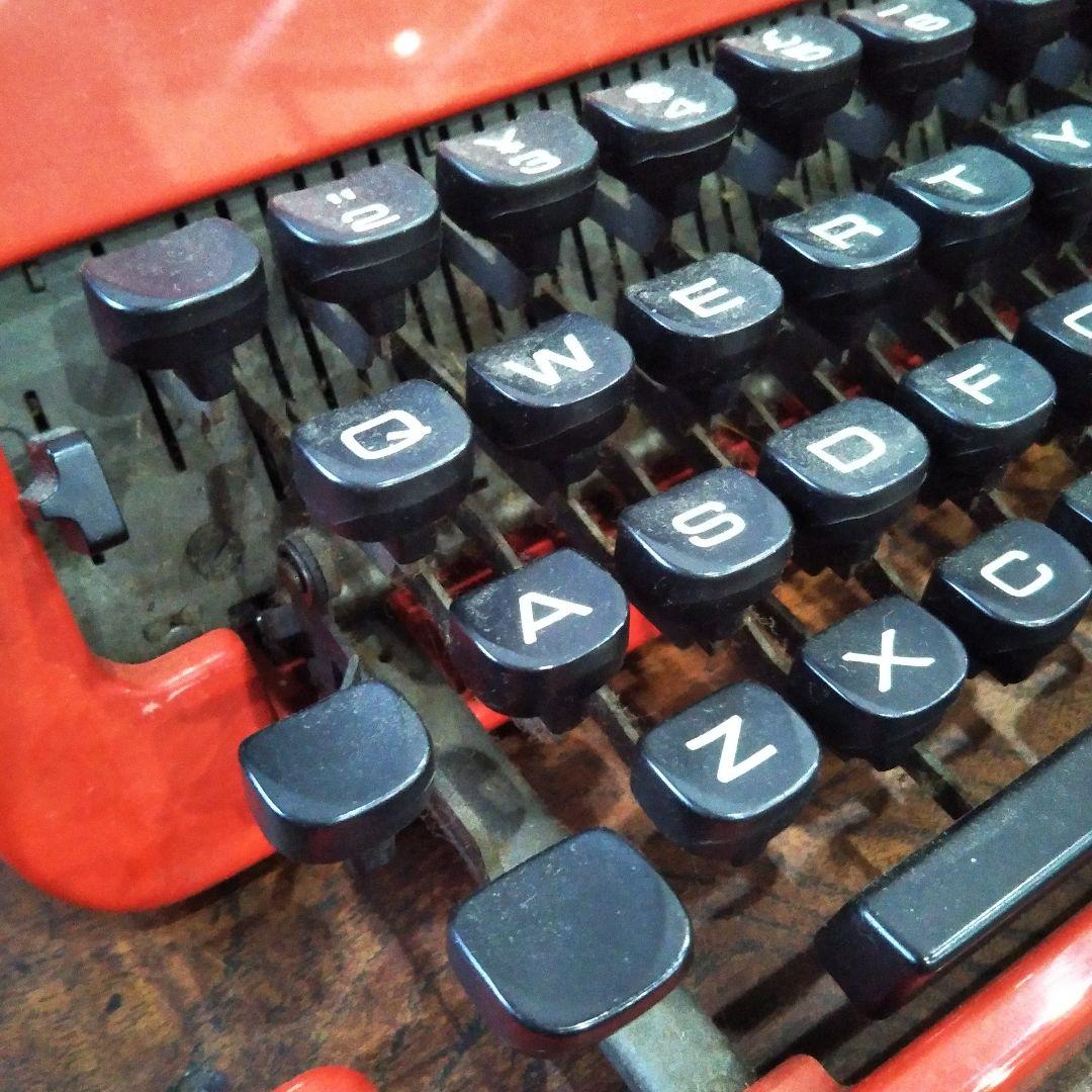 olivetti valentine オリベッティ バレンタイン タイプライター