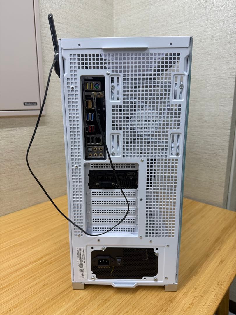 自作ゲーミングPC i7-8700K Vega64 32GB 1TB SSD 自作ゲーミングPC i7-8700K Vega64 32GB 1TB SSD