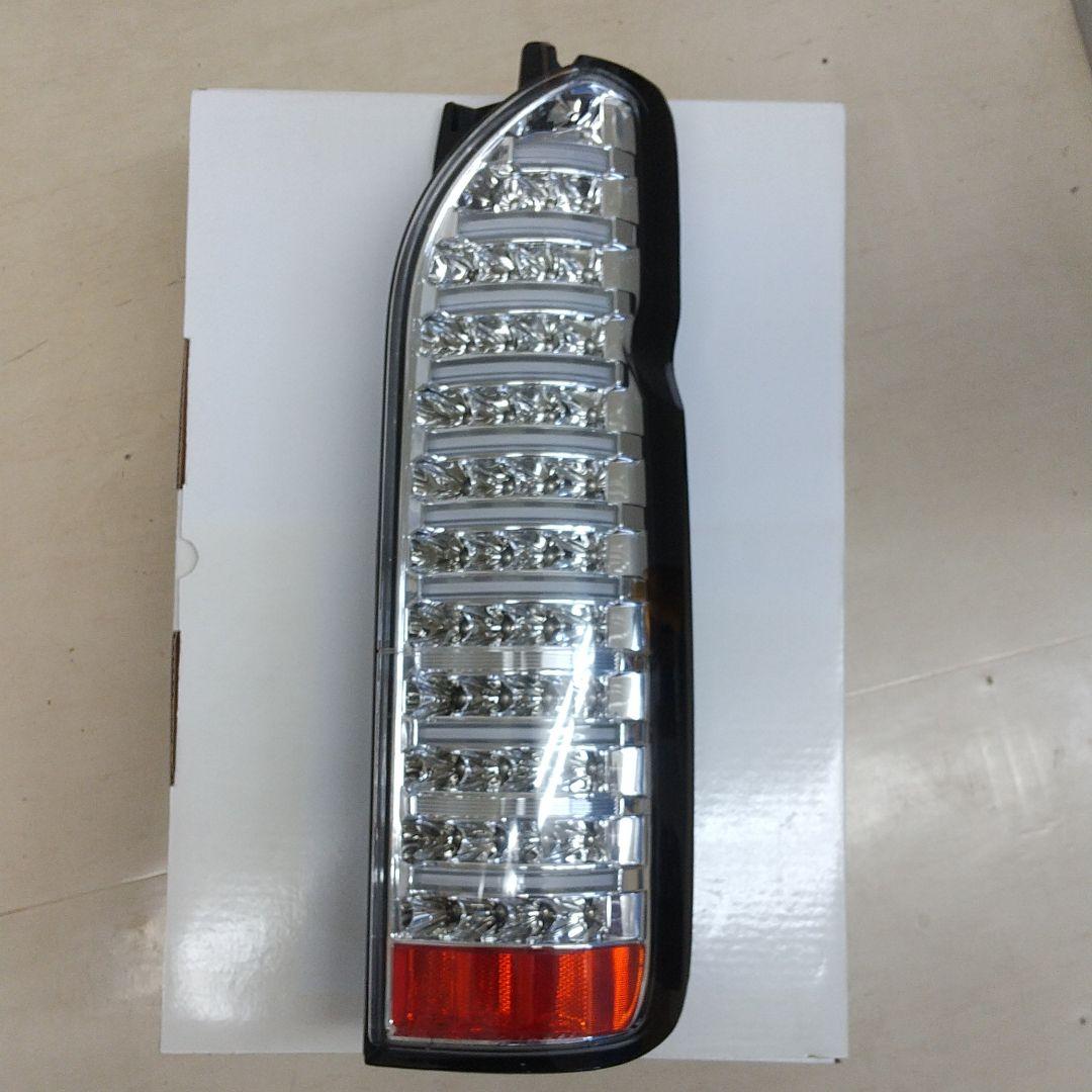 ハイエース右テールランプ 中古 WVAFr-m67338415463 在庫人気