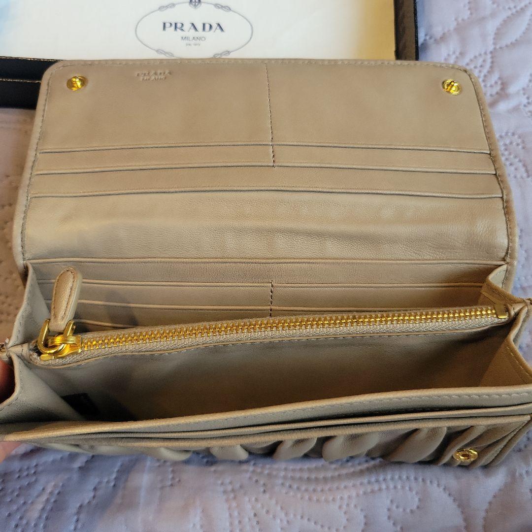 PRADA プリーツデザイン 長財布 ベージュ