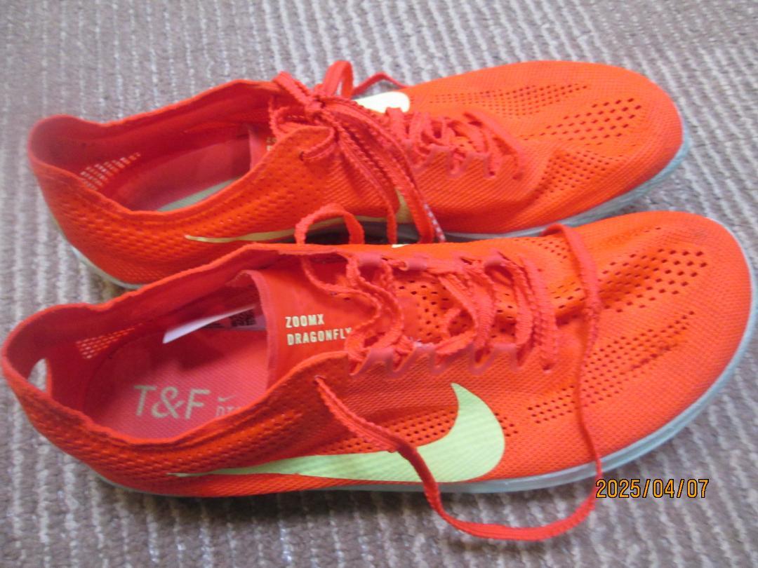 ナイキ　ZOOMX　DRAGON FLY2　トラック、24.5cmの中古品です。
