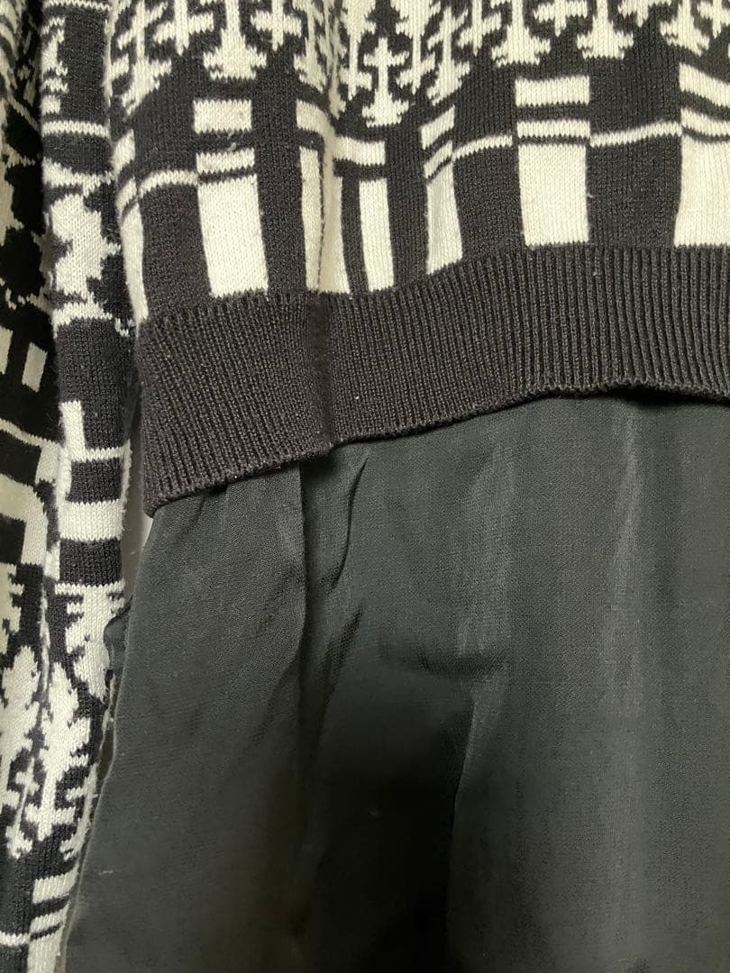 幾何学模様の長袖ワンピース 幾何学模様の長袖ワンピース