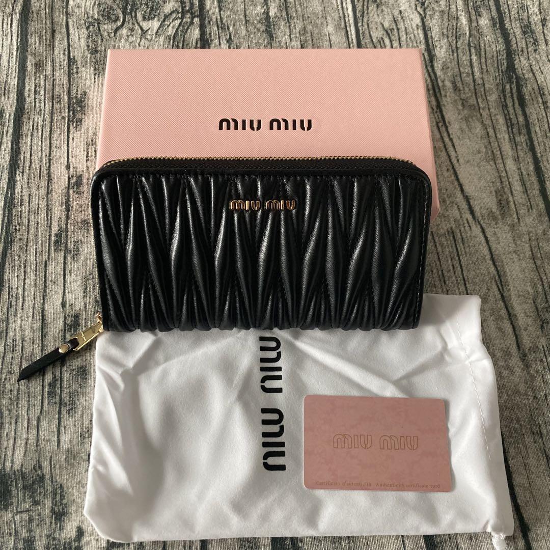 MIUMIU マテラッセ ラウンドファスナー 長財布 レザー ブラック