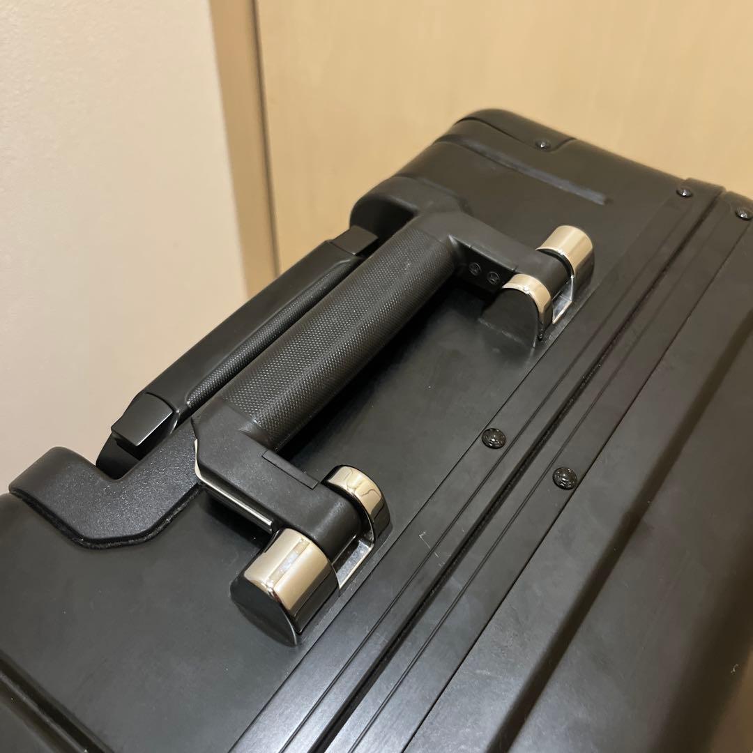 希少ゼロハリバートンスーツケースアルミブラック 中型タイプ 希少ゼロハリバートンスーツケースアルミブラック 中型タイプ