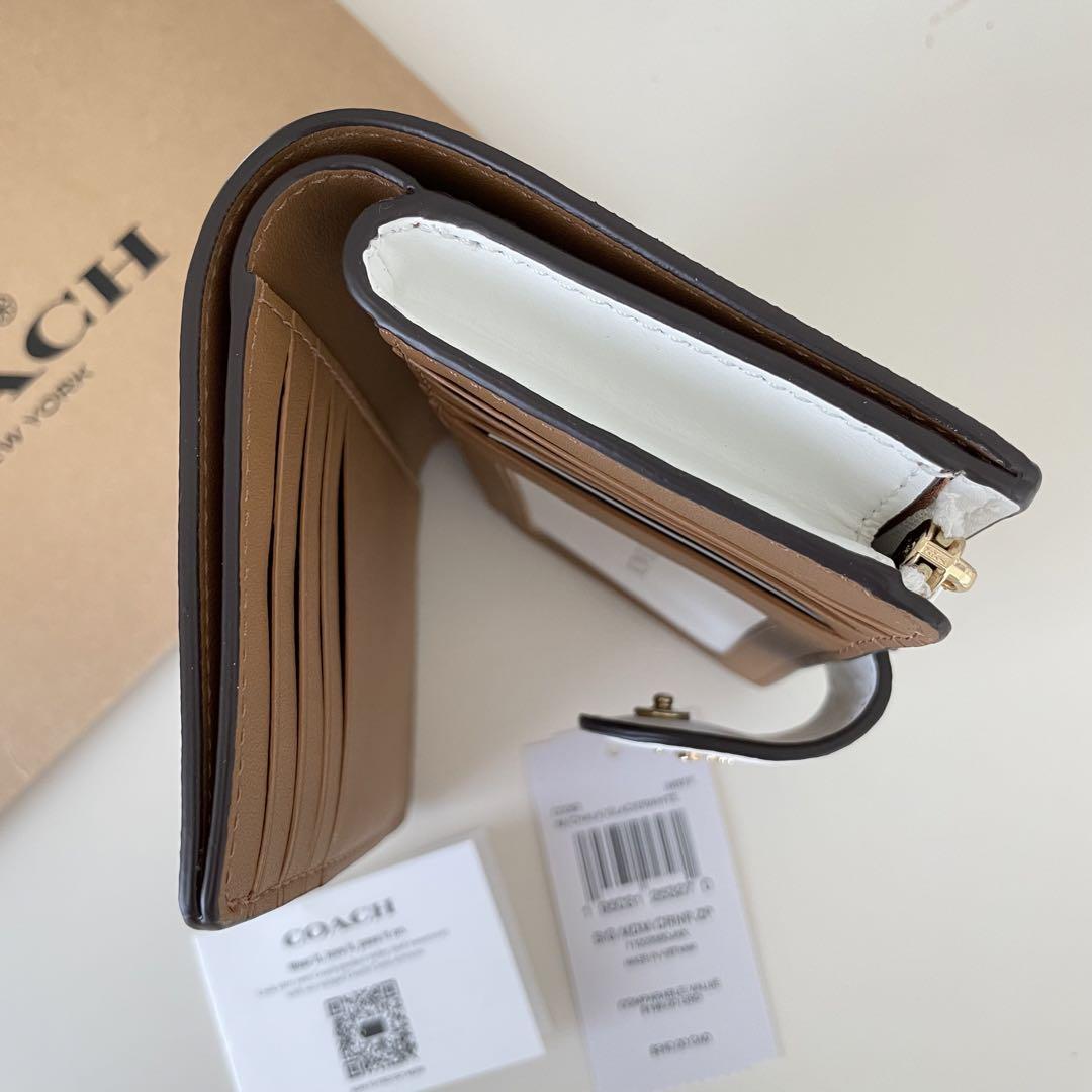 ミディアムサイズ★COACH シグネチャーバックル付き三つ折り財布 新品タグ付 COACH 三つ折り財布 シグネチャー柄 チョーク ホワイト