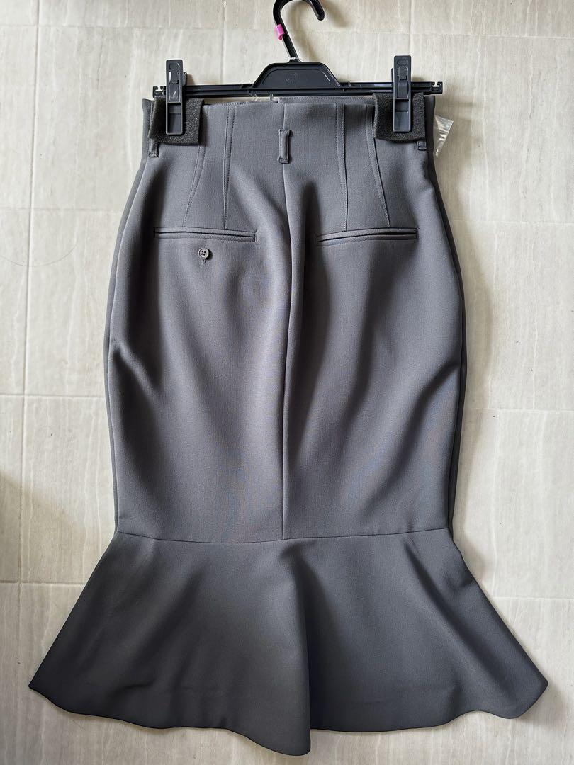 【新品タグ付き】snidel ベルテッドミドルレングスタイトスカート　グレー