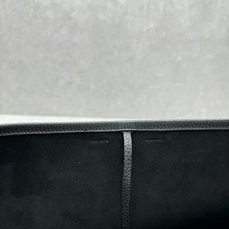 ザロウ THE ROW パークトート ミディアムサイズ 黒 ザロウ THE ROW パークトート ミディアムサイズ 黒