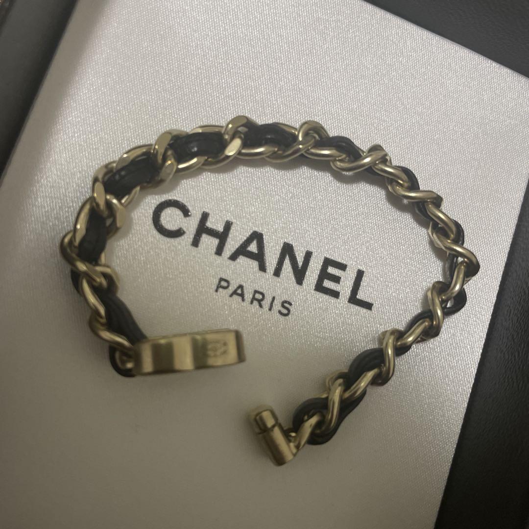 CHANEL ターンロック ブレスレット 96 P刻印 ゴールドカラーの
