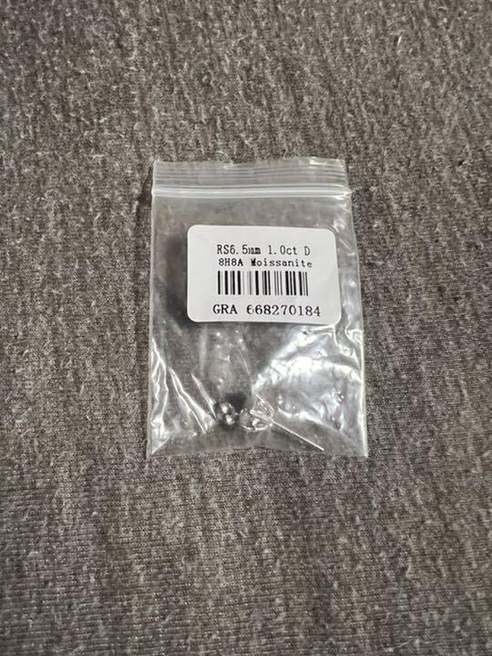 モアサナイト 1ct シルバーピアス