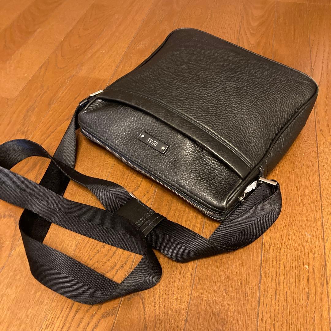 BOSS ブラック ショルダーバッグ