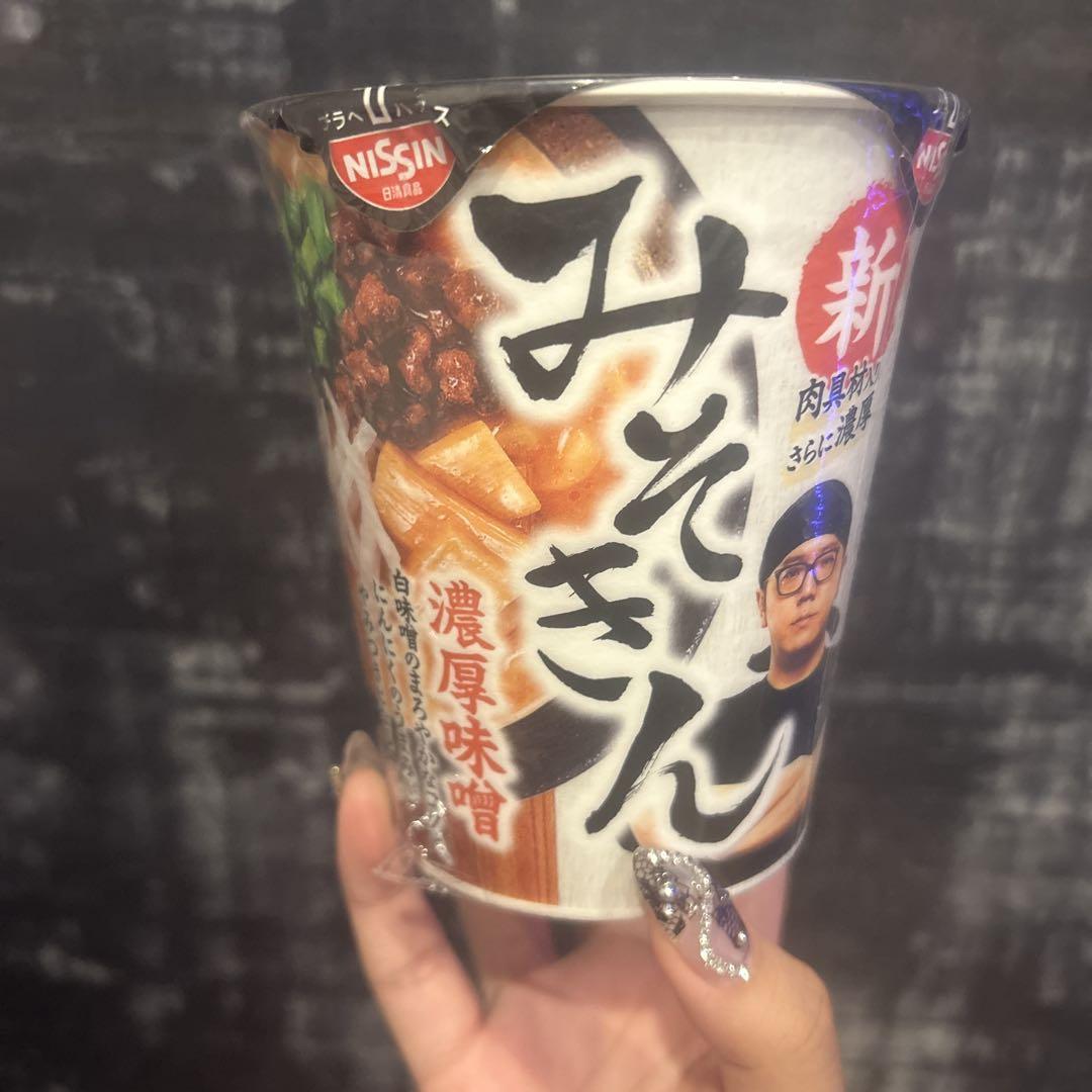 NISSIN みそきん 濃厚味噌 カップ麺　空箱 Amazon.co.jp: HIKAKIN PREMIUM カップ麺 みそきん濃厚味噌