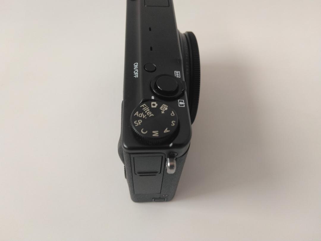 富士フイルム　デジカメ XQ2