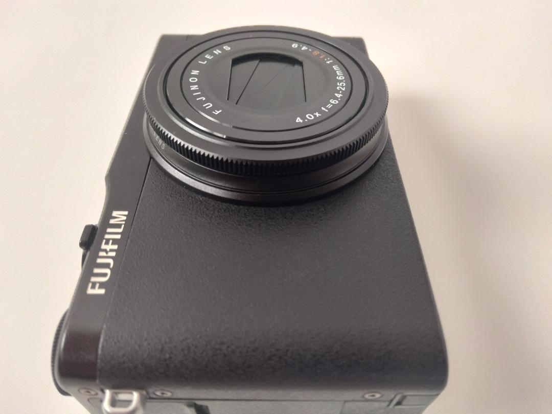 富士フイルム　デジカメ XQ2