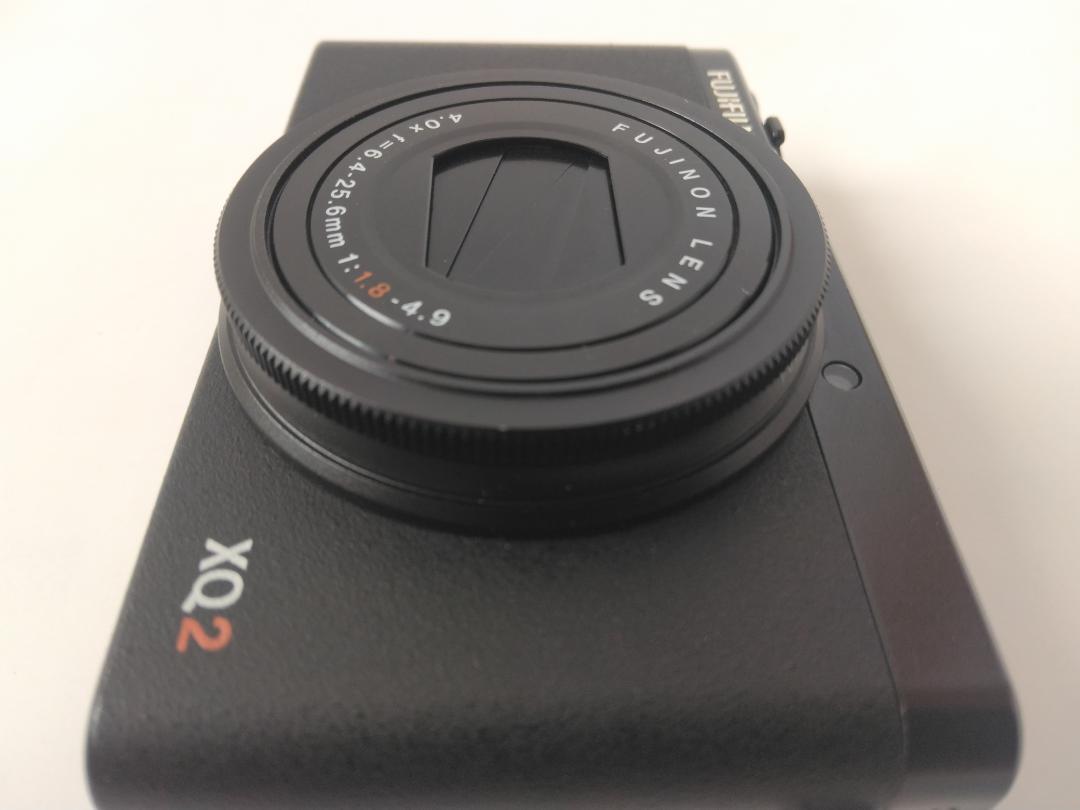 富士フイルム　デジカメ XQ2