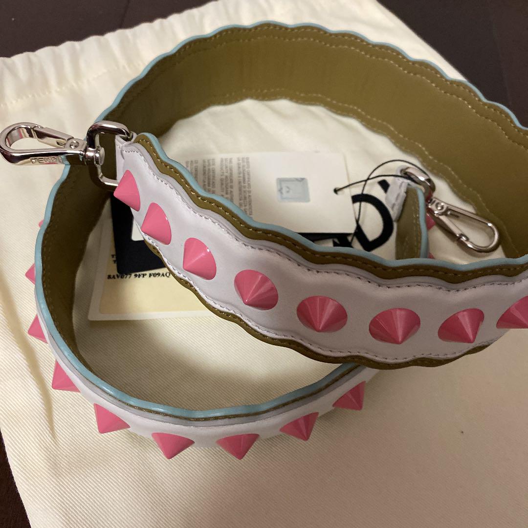 得価限定SALE FENDI 新品未使用タグ付き 02gTl-m67506706640 ストラップユー 安い人気
