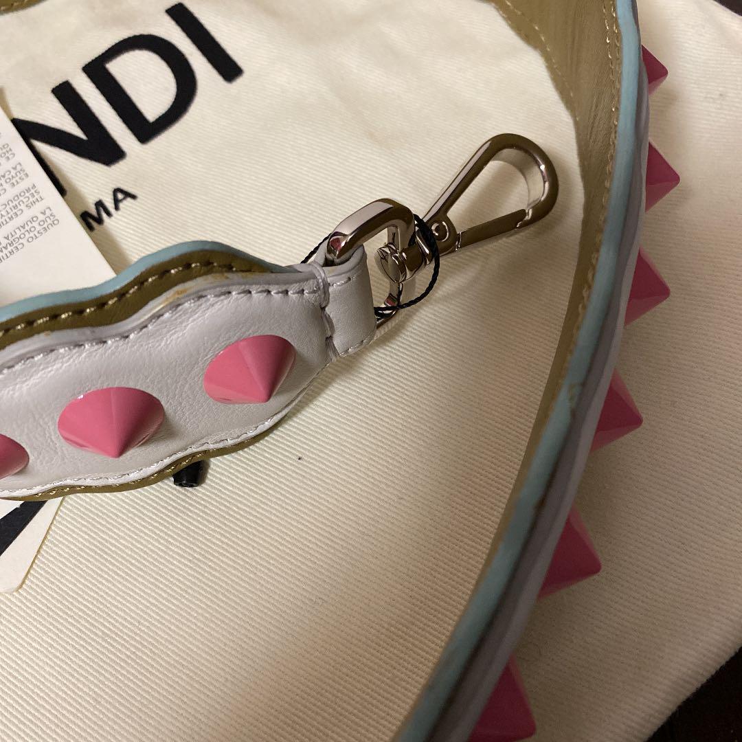 得価限定SALE FENDI 新品未使用タグ付き 02gTl-m67506706640 ストラップユー 安い人気
