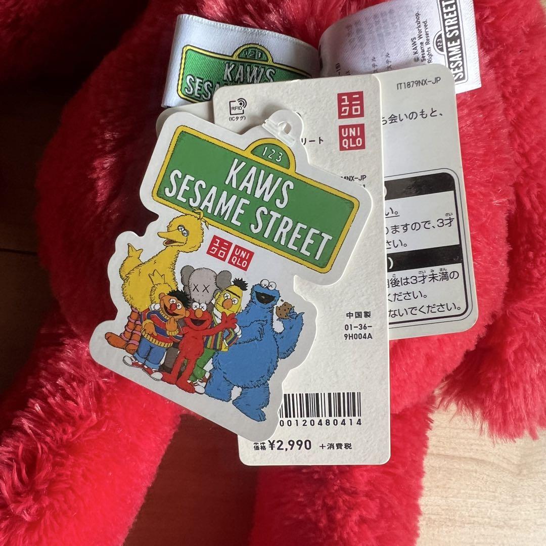 ユニクロ×KAWS コラボ　エルモ　ぬいぐるみ　SESAME STREET